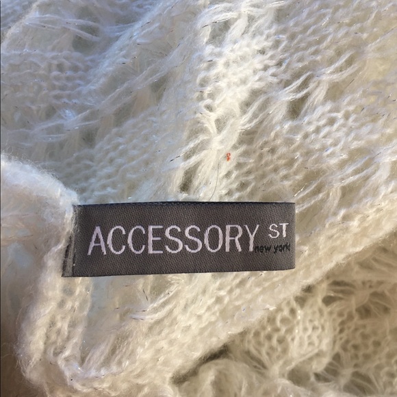 Accessory St. shawl style luminous on white - Picture 3 of 8